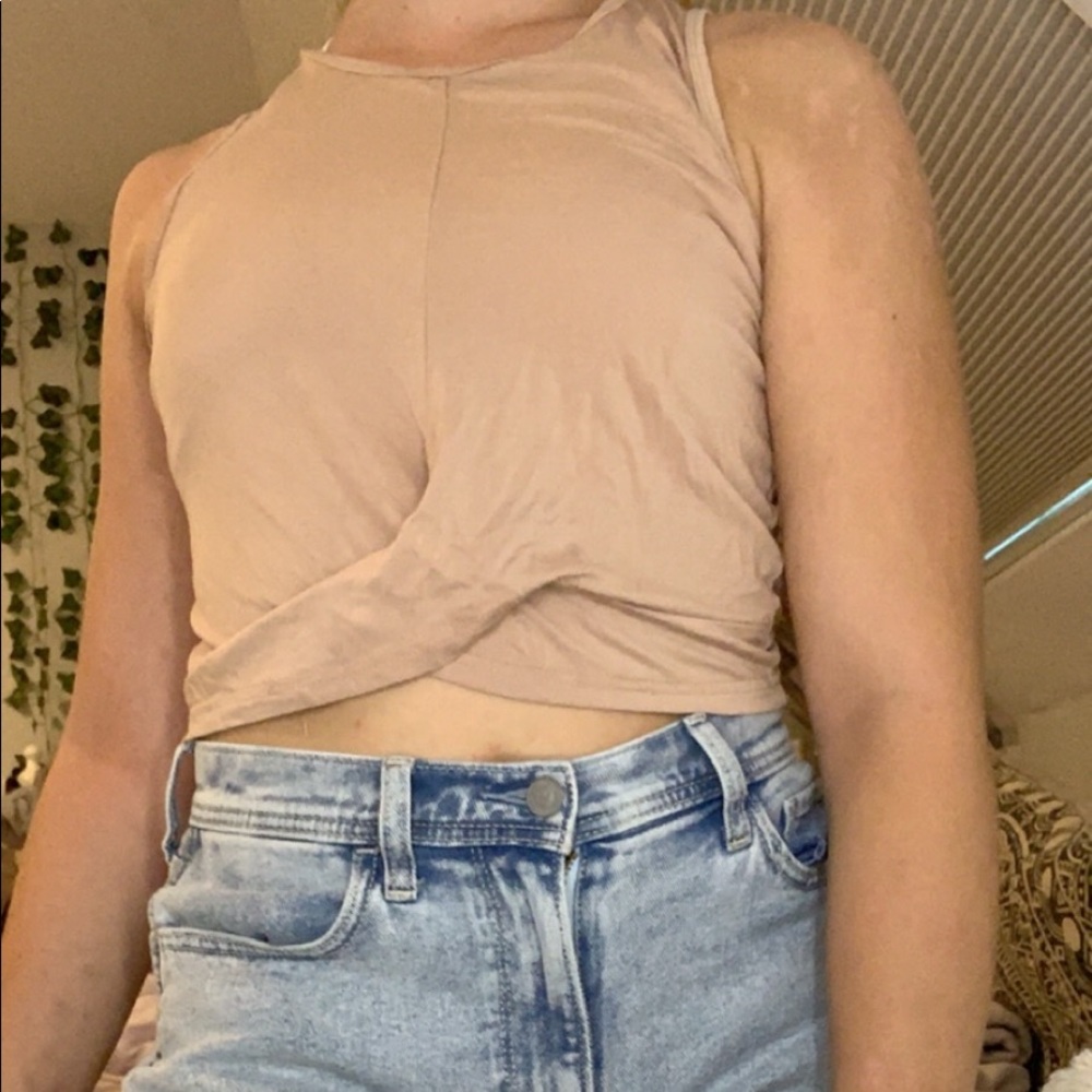 Cute tan tank top!